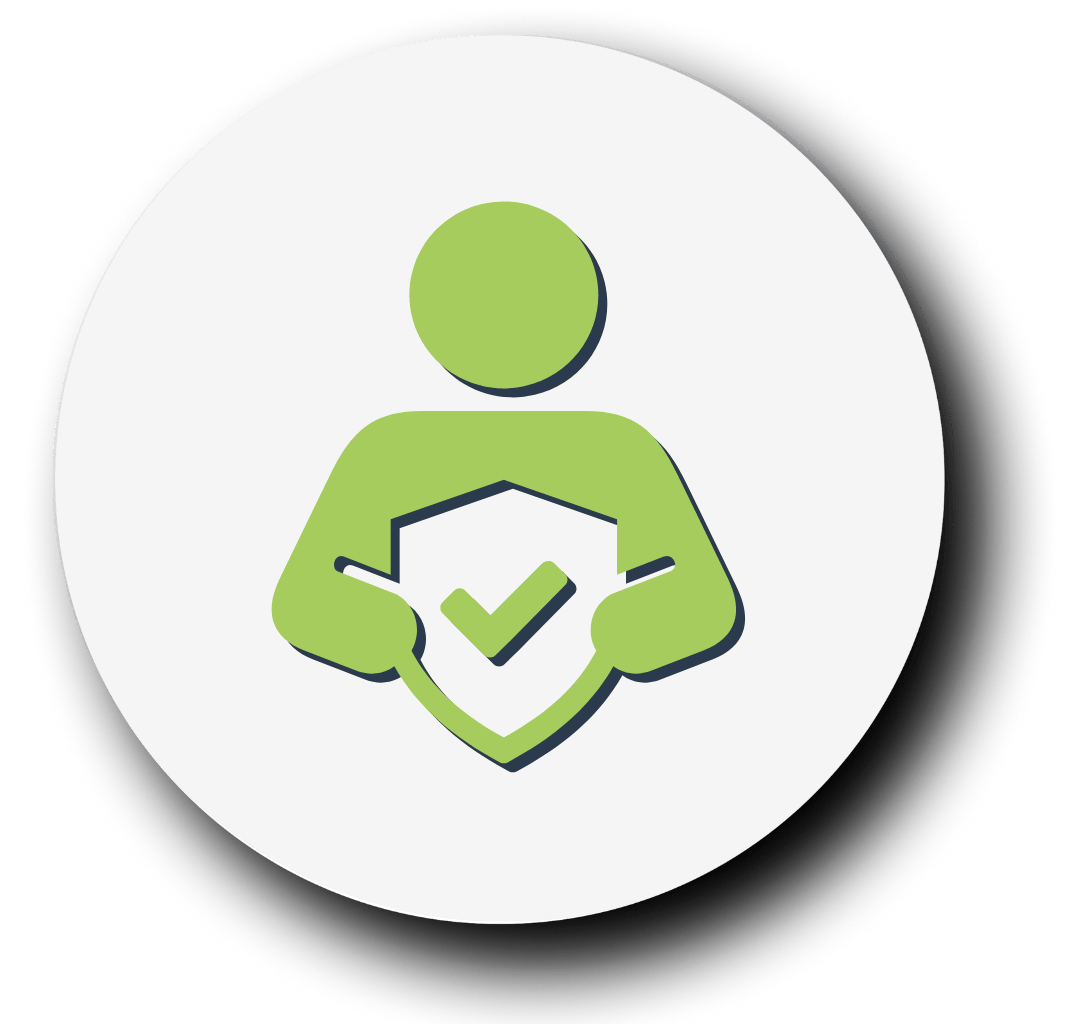 persona sosteniendo placa con palomita en tono verde y fondo blanco